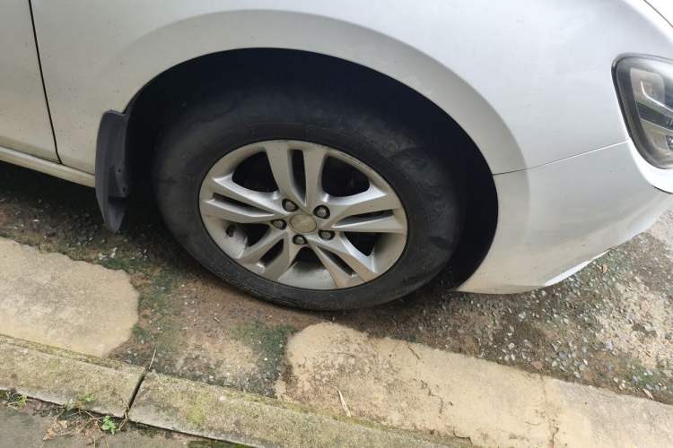 Used Chevrolet Cavalier 2016 1.5L Automatic Xinyue Edition Right Front Wheel Hub