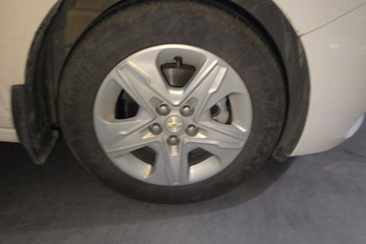 Used Chevrolet Cavalier 2016 1.5L Automatic Enjoyment Edition Right Front Wheel Hub