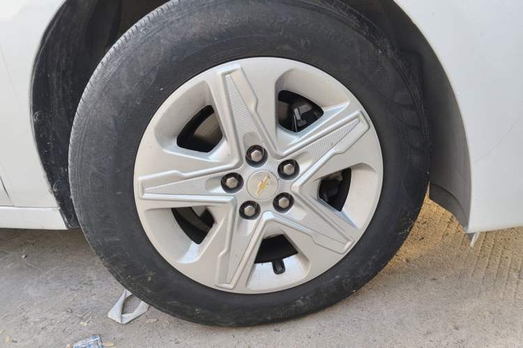 Used Chevrolet Cavalier 2016 1.5L Automatic Enjoyment Edition Right Front Wheel Hub