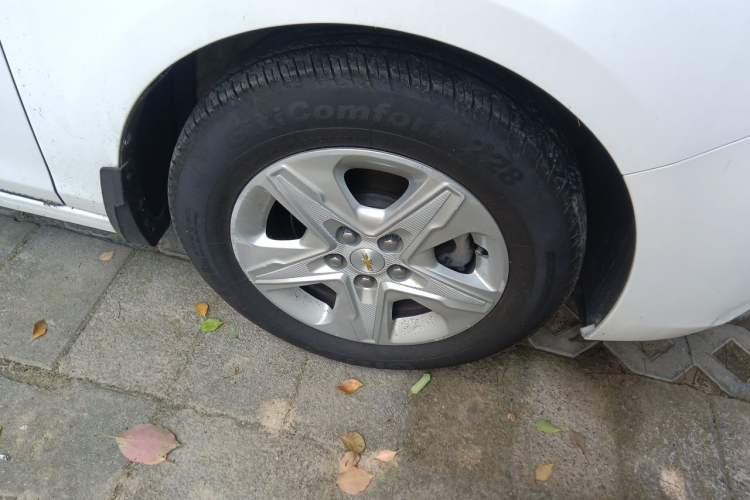Used Chevrolet Cavalier 2016 1.5L Automatic Enjoyment Edition Right Front Wheel Hub