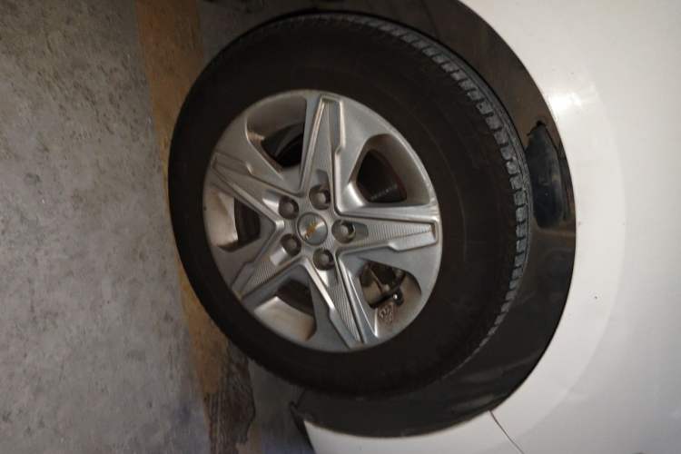 Used Chevrolet Cavalier 2016 1.5L Automatic Enjoyment Edition Right Front Wheel Hub