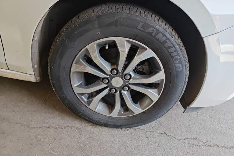 Used Chevrolet Cavalier 2016 1.5L Manual Enjoyment Edition Right Front Wheel Hub