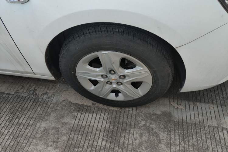 Used Chevrolet Cavalier 2016 1.5L Automatic Enjoyment Edition Right Front Wheel Hub