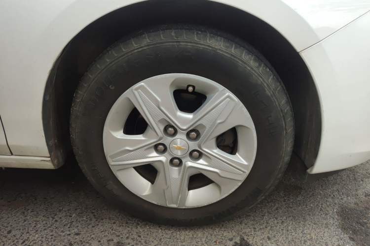 Used Chevrolet Cavalier 2016 1.5L Manual Enjoyment Edition Right Front Wheel Hub