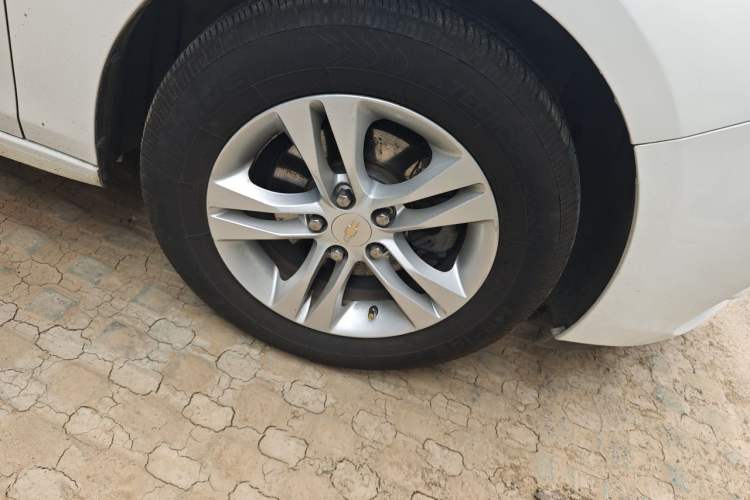 Used Chevrolet Cavalier 2016 1.5L Automatic Enjoyment Edition Right Front Wheel Hub