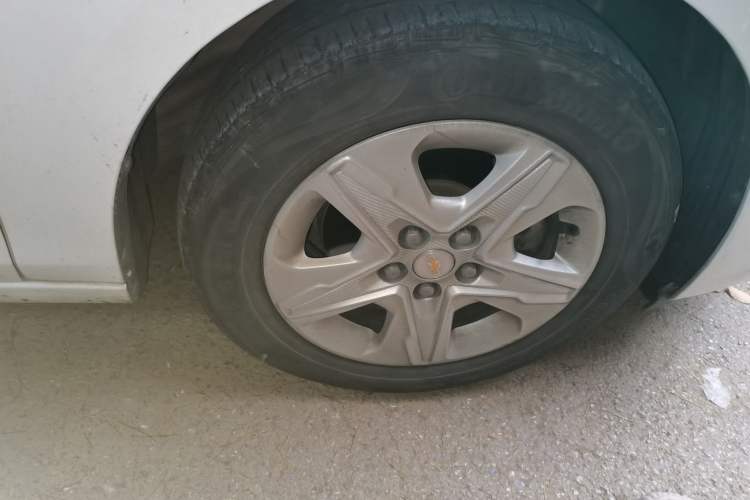 Used Chevrolet Cavalier 2016 1.5L Manual Enjoyment Edition Right Front Wheel Hub