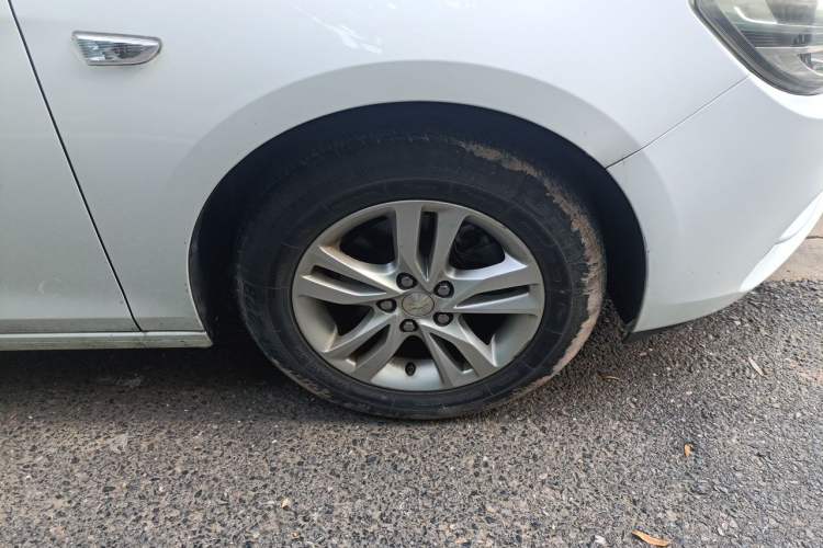 Used Chevrolet Cavalier 2016 1.5L Manual Xinyue Edition Right Front Wheel Hub