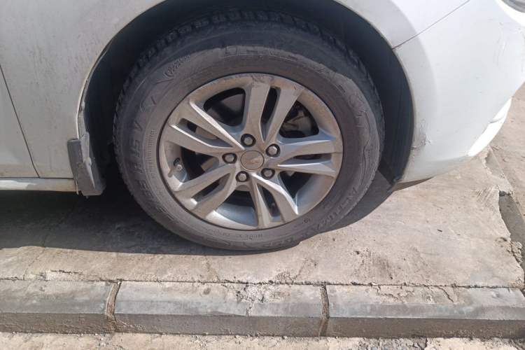 Used Chevrolet Cavalier 2016 1.5L Automatic Xinyue Edition Right Front Wheel Hub