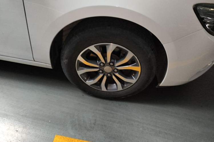 Used Chevrolet Cavalier 2016 1.5L Automatic Enjoyment Edition Right Front Wheel Hub