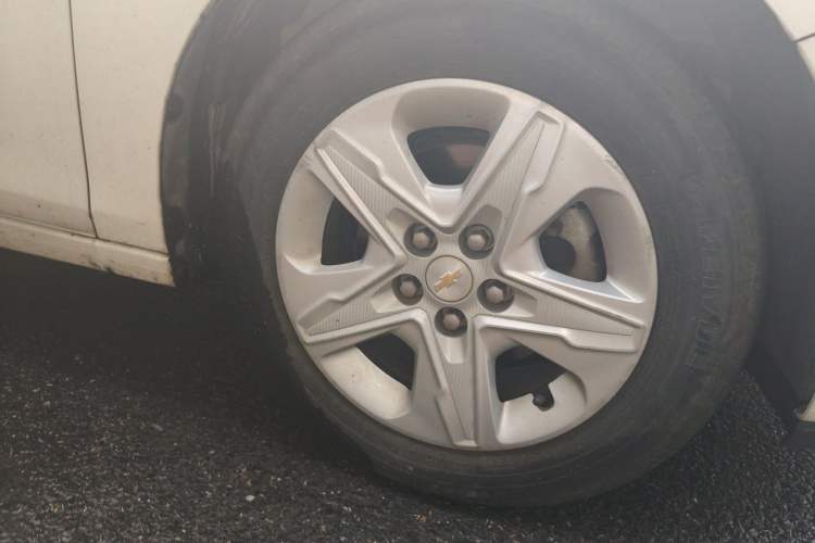 Used Chevrolet Cavalier 2016 1.5L Automatic Enjoyment Edition Right Front Wheel Hub