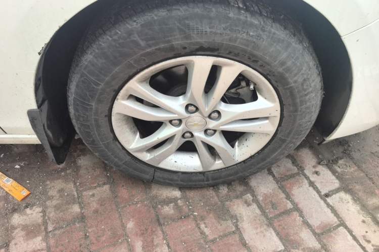 Used Chevrolet Cavalier 2016 1.5L Automatic Xinyue Edition Right Front Wheel Hub