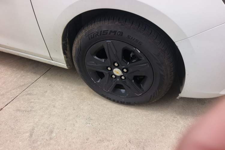 Used Chevrolet Cavalier 2016 1.5L Automatic Enjoyment Edition Right Front Wheel Hub