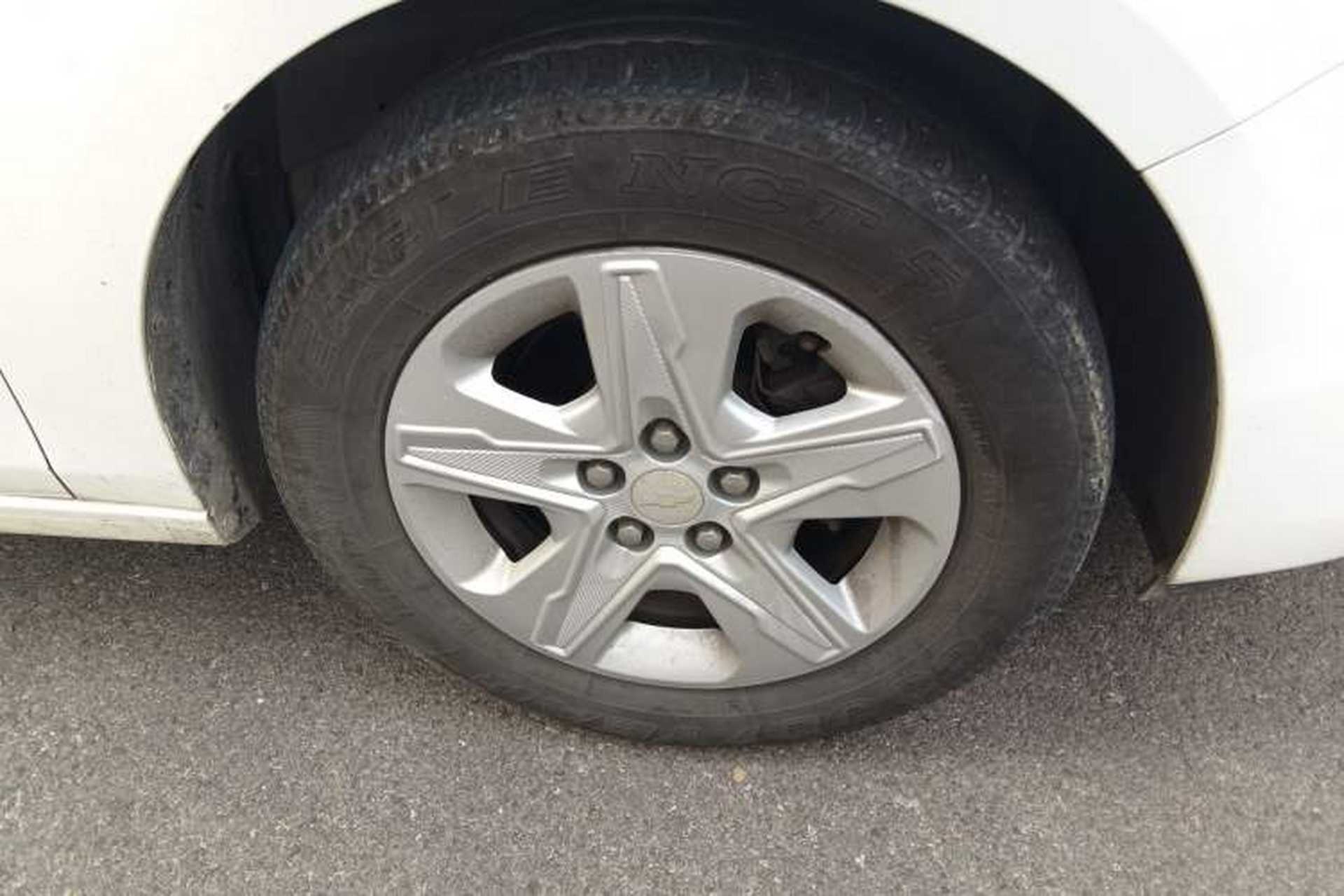 Used Chevrolet Cavalier 2016 1.5L Automatic Enjoyment Edition Right Front Wheel Hub