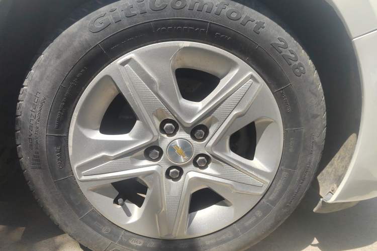 Used Chevrolet Cavalier 2016 1.5L Manual Enjoyment Edition Right Front Wheel Hub