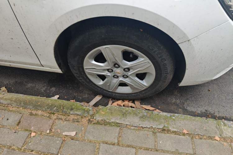 Used Chevrolet Cavalier 2016 1.5L Automatic Enjoyment Edition Right Front Wheel Hub