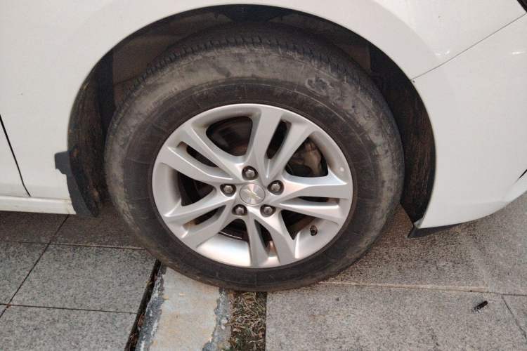 Used Chevrolet Cavalier 2016 1.5L Automatic Xinyue Edition Right Front Wheel Hub