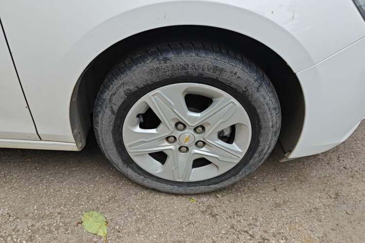 Used Chevrolet Cavalier 2016 1.5L Automatic Enjoyment Edition Right Front Wheel Hub