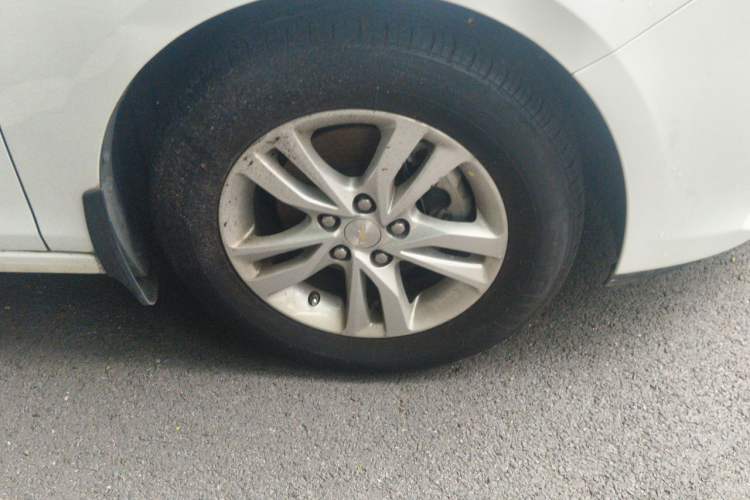 Used Chevrolet Cavalier 2016 1.5L Automatic Xinyue Edition Right Front Wheel Hub