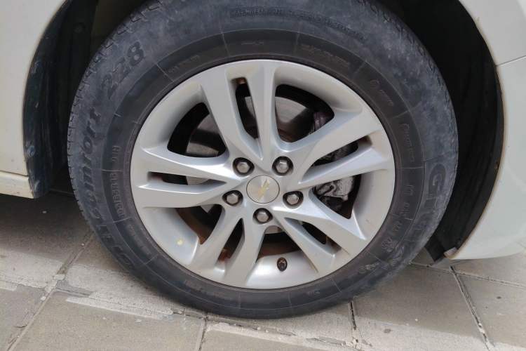 Used Chevrolet Cavalier 2016 1.5L Automatic Xinyue Edition Right Front Wheel Hub