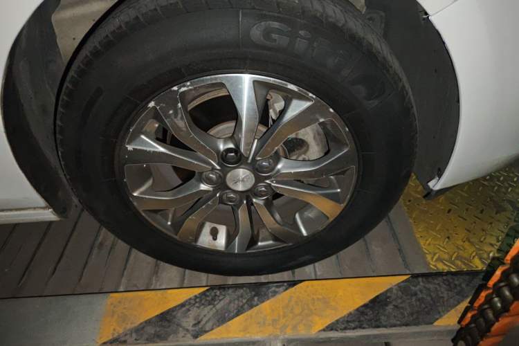 Used Chevrolet Cavalier 2016 1.5L Automatic Enjoyment Edition Right Front Wheel Hub