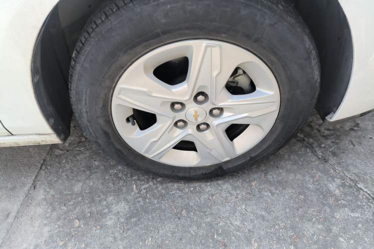 Used Chevrolet Cavalier 2016 1.5L Automatic Enjoyment Edition Right Front Wheel Hub