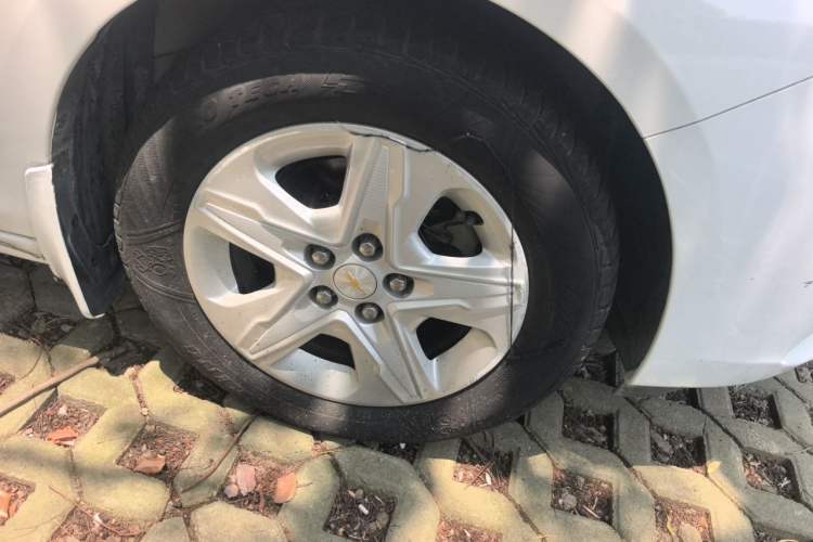 Used Chevrolet Cavalier 2016 1.5L Automatic Enjoyment Edition Right Front Wheel Hub