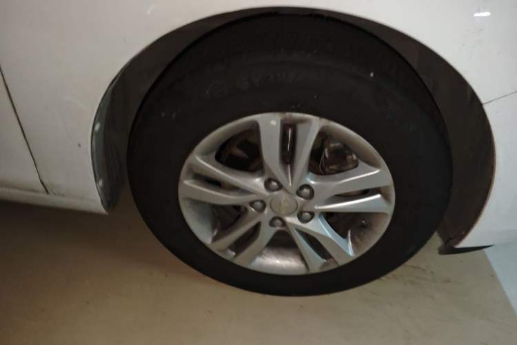 Used Chevrolet Cavalier 2016 1.5L Automatic Xinyue Edition Right Front Wheel Hub