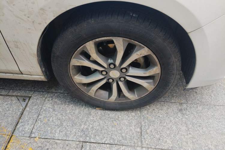 Used Chevrolet Cavalier 2016 1.5L Automatic Xinsong Edition Right Front Wheel Hub