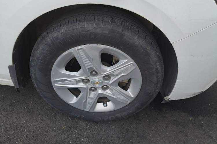 Used Chevrolet Cavalier 2016 1.5L Manual Enjoyment Edition Right Front Wheel Hub
