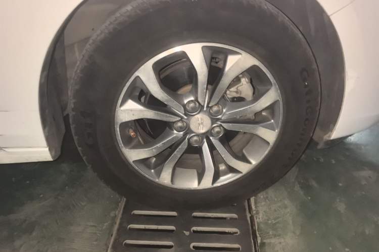 Used Chevrolet Cavalier 2016 1.5L Automatic Xinyue Edition Right Front Wheel Hub