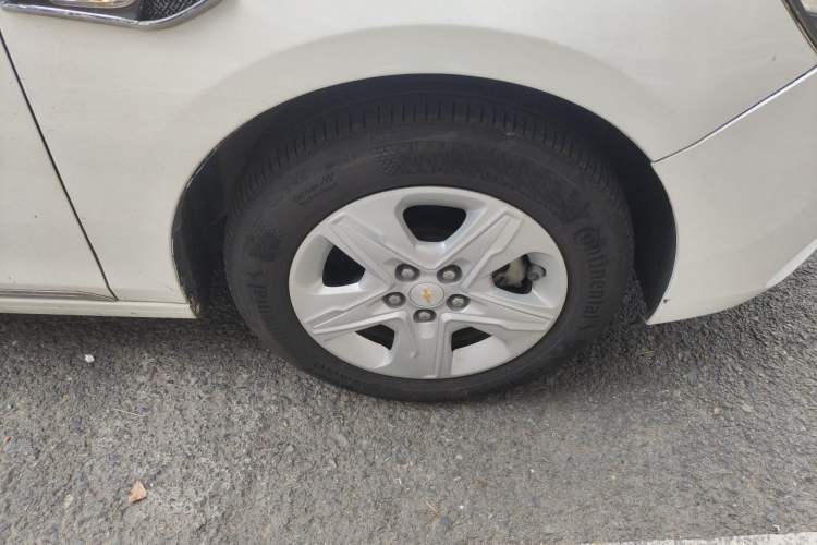 Used Chevrolet Cavalier 2016 1.5L Automatic Enjoyment Edition Right Front Wheel Hub