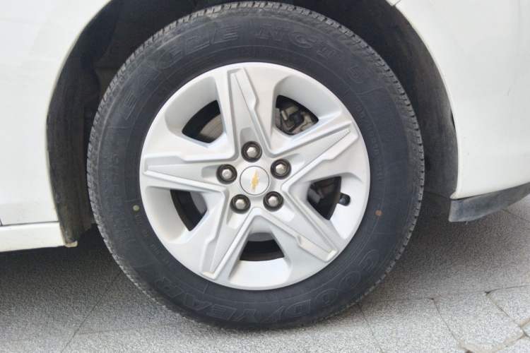 Used Chevrolet Cavalier 2016 1.5L Automatic Enjoyment Edition Right Front Wheel Hub