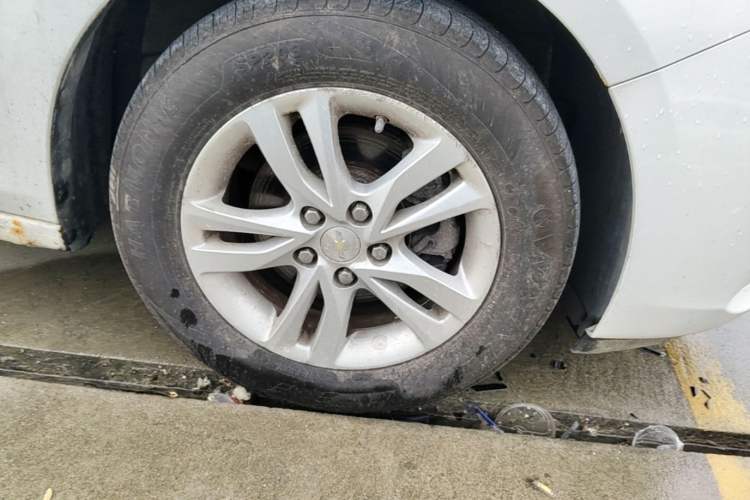 Used Chevrolet Cavalier 2016 1.5L Automatic Xinyue Edition Right Front Wheel Hub