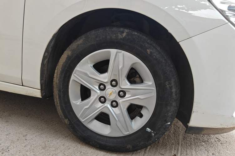 Used Chevrolet Cavalier 2016 1.5L Manual Enjoyment Edition Right Front Wheel Hub