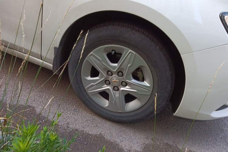 Used Chevrolet Cavalier 2016 1.5L Manual Enjoyment Edition Right Front Wheel Hub