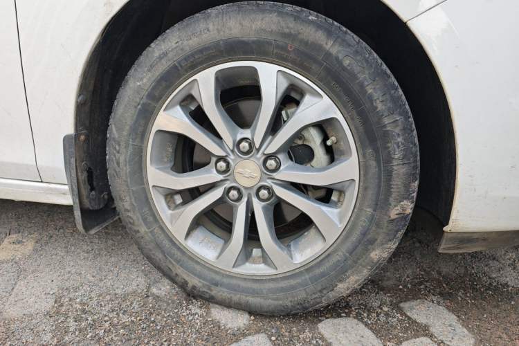 Used Chevrolet Cavalier 2016 1.5L Manual Enjoyment Edition Right Front Wheel Hub