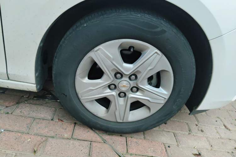 Used Chevrolet Cavalier 2016 1.5L Manual Enjoyment Edition Right Front Wheel Hub