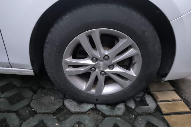 Used Chevrolet Cavalier 2016 1.5L Automatic Xinyue Edition Right Front Wheel Hub