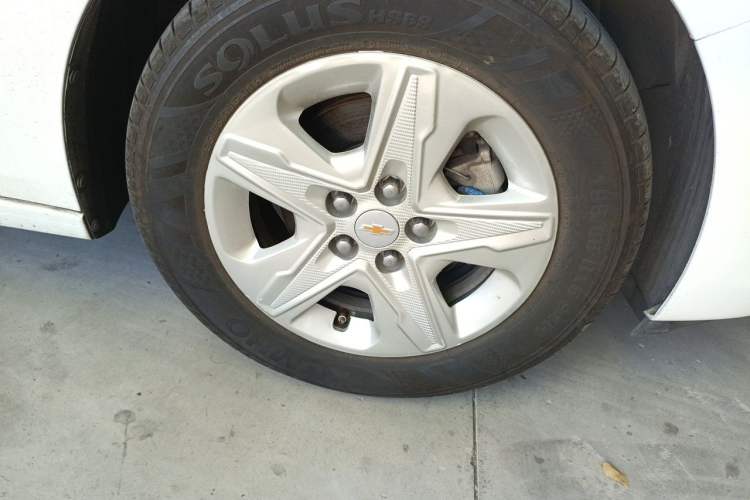 Used Chevrolet Cavalier 2016 1.5L Manual Enjoyment Edition Right Front Wheel Hub