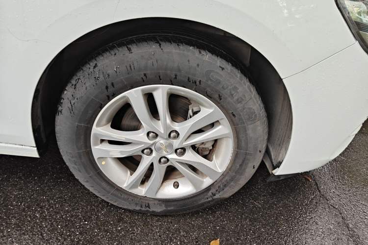Used Chevrolet Cavalier 2016 1.5L Automatic Xinyue Edition Right Front Wheel Hub