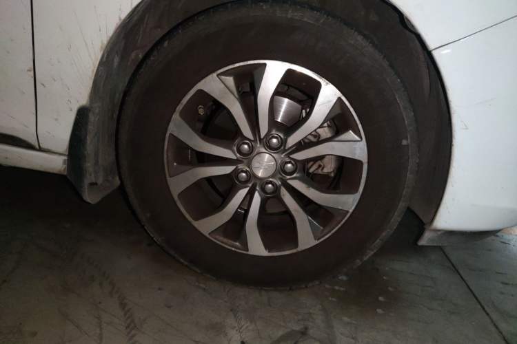 Used Chevrolet Cavalier 2016 1.5L Automatic Enjoyment Edition Right Front Wheel Hub