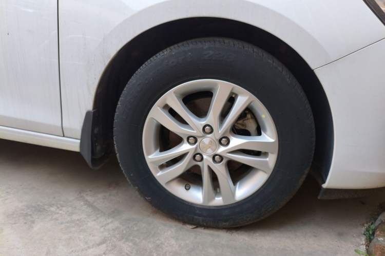 Used Chevrolet Cavalier 2016 1.5L Automatic Xinyue Edition Right Front Wheel Hub