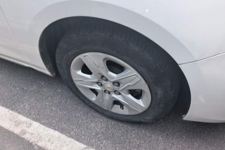 Used Chevrolet Cavalier 2016 1.5L Automatic Enjoyment Edition Right Front Wheel Hub