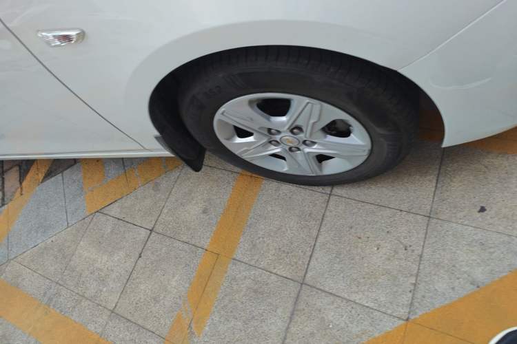 Used Chevrolet Cavalier 2016 1.5L Manual Enjoyment Edition Right Front Wheel Hub