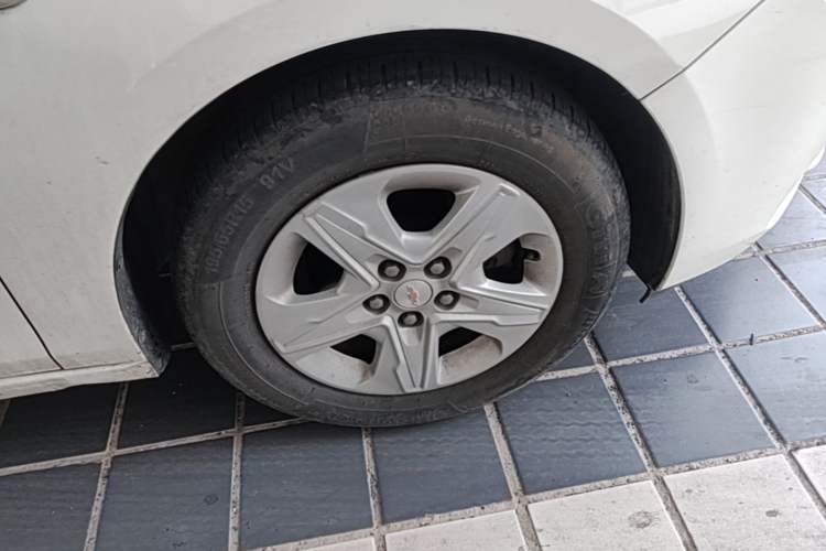Used Chevrolet Cavalier 2016 1.5L Automatic Enjoyment Edition Right Front Wheel Hub
