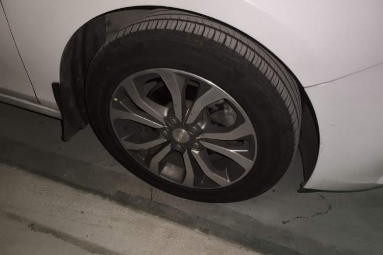Used Chevrolet Cavalier 2016 1.5L Automatic Xinsong Edition Right Front Wheel Hub