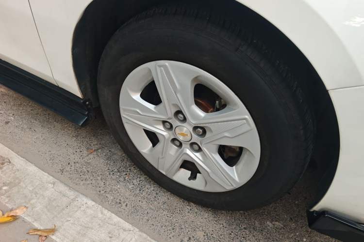Used Chevrolet Cavalier 2016 1.5L Automatic Enjoyment Edition Right Front Wheel Hub