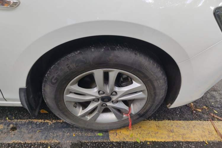 Used Chevrolet Cavalier 2016 1.5L Automatic Xinyue Edition Right Front Wheel Hub