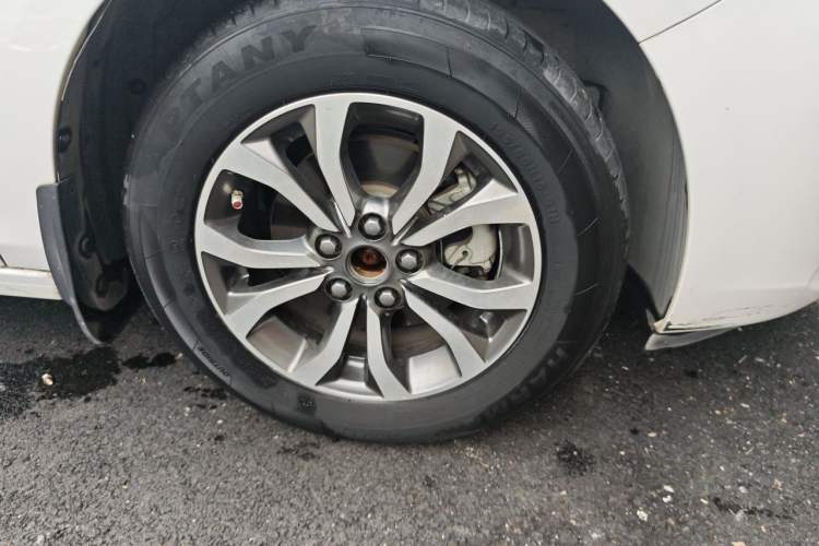 Used Chevrolet Cavalier 2016 1.5L Automatic Enjoyment Edition Right Front Wheel Hub