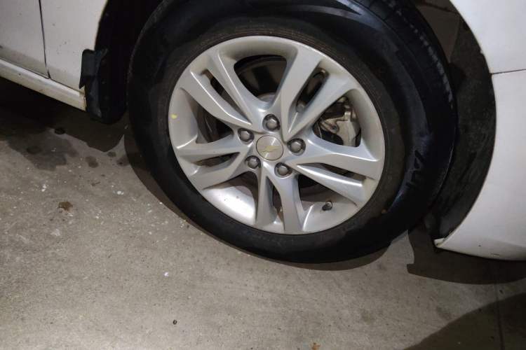 Used Chevrolet Cavalier 2016 1.5L Automatic Xinyue Edition Right Front Wheel Hub
